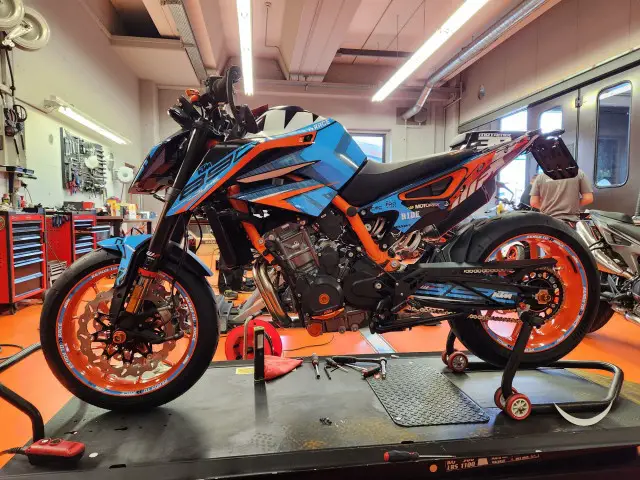 ktm 890 duke r