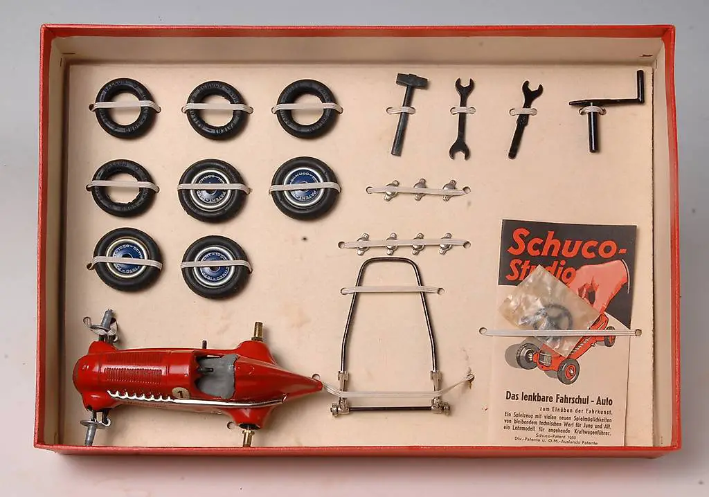 Schuco Studio 1050 Rennwagen Baujahr ca. 1950 Jahre, in rot