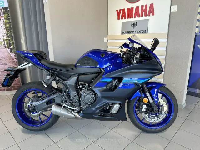 YAMAHA R7