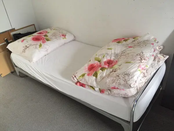 Matratze, Duvet, Kissen, 2 Anzüge