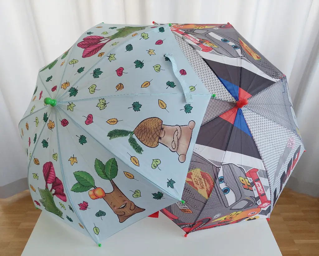 2 Stück Kinder-Regenschirm, in gutem Zustand