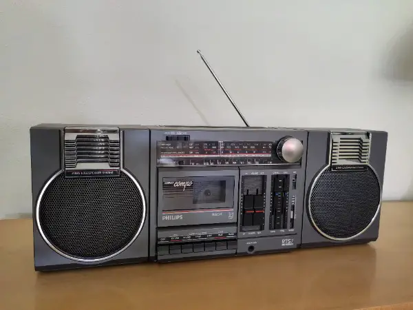 Radio mit Tape Deck aus den 70er Jahren