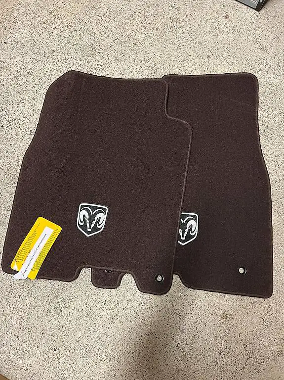 Dodge Ram 2013-2022 Fussbodenteppich/Fussbodenmatte braun