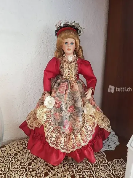 Porzellanpuppe aus der alten EPA