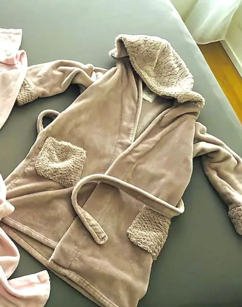 Bademantel und Decke