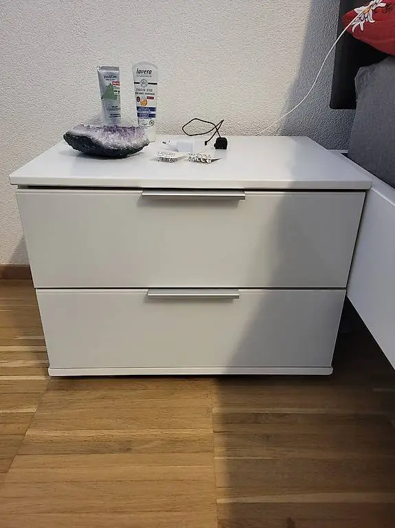 Bett inkl. 2 Nachttische zu verschenken