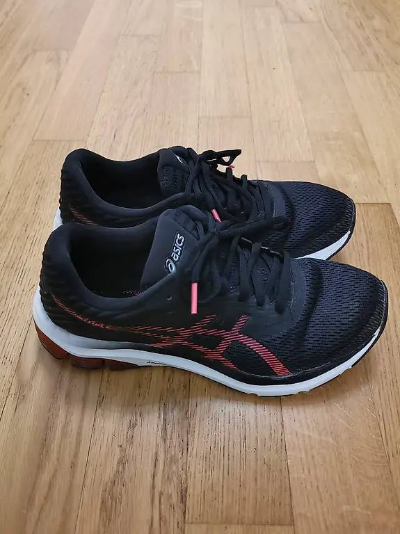 Sehr gute Joggingschuhe, Gr. 39-40, wie neu