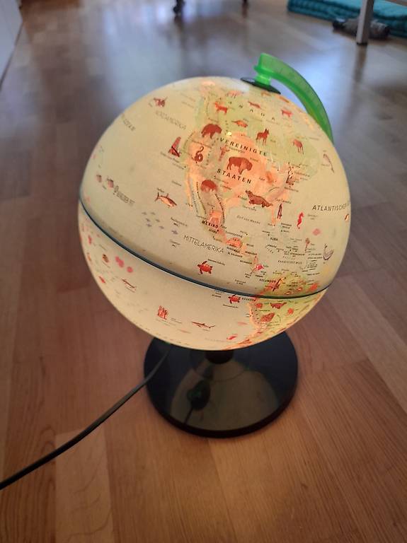 Globus Lampe mit Tiere