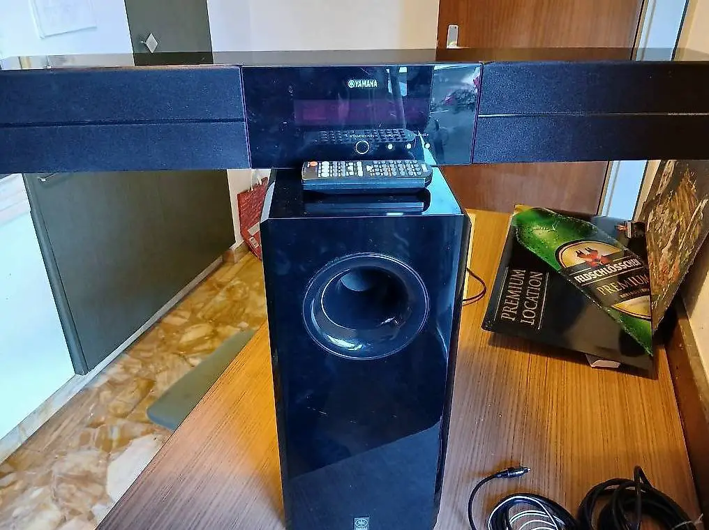 Soundbar e subwoofer YAMAHA YAS-71, telecomando