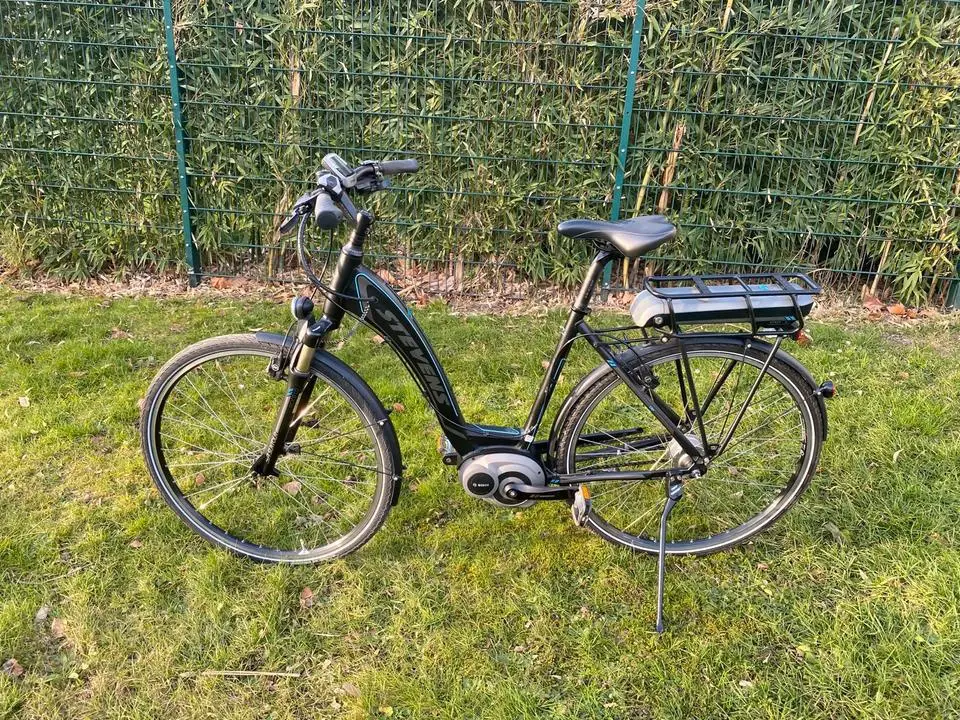 E-Bike Stevens Bosch Mittelmotor 28 Zoll Top Gepflegt LED
