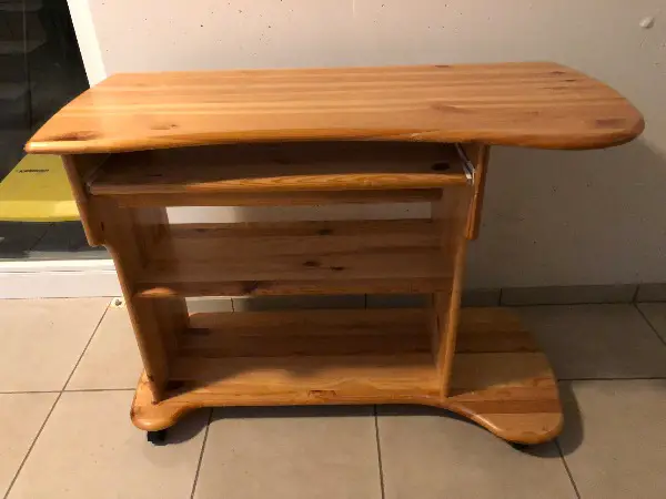 Solider PC- / Druckertisch aus Kieferholz zu verkaufen