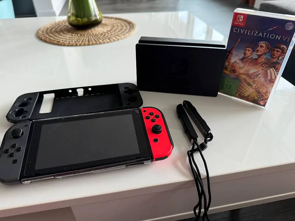 Nintendo Switch mit 4 Games in guten Zustand