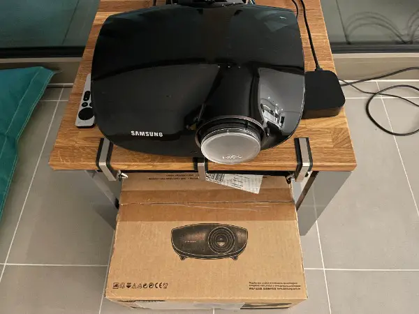 Samsung Full HD Heimkino-Beamer / Projektor, 1"000 Lumen