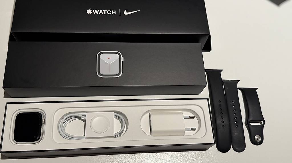Apple Watch 5 Nike 44mm Aluminum CEL