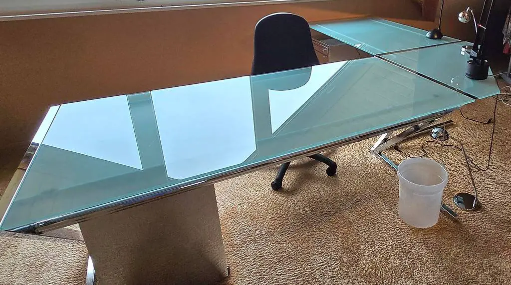 Schreibtisch 3-teilig mit 2 rollbaren Korpus und Bürostuhl