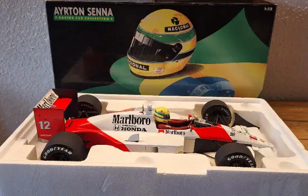 McLaren MP4/4 Honda Ayrton Senna F1 Weltmeister 1988 1:12