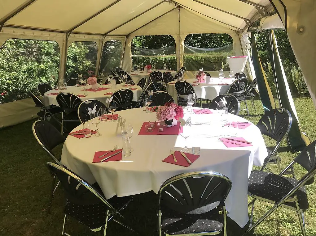 Bankett-Package Zelt, 2 runde Tische für 20 Per zu vermieten