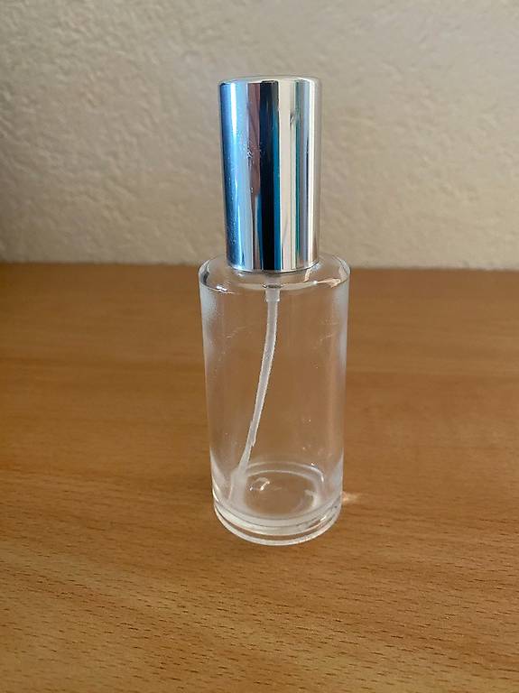 Glasfläschen mit Sprühaufsatz