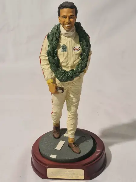 Jim Clark F1 Endurance Ltd. Figur auf Holzsockel 1:9