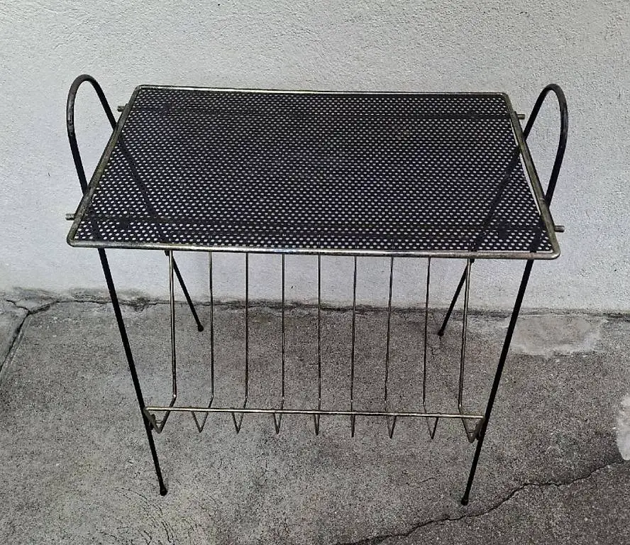 Lochblech Zeitungsständer