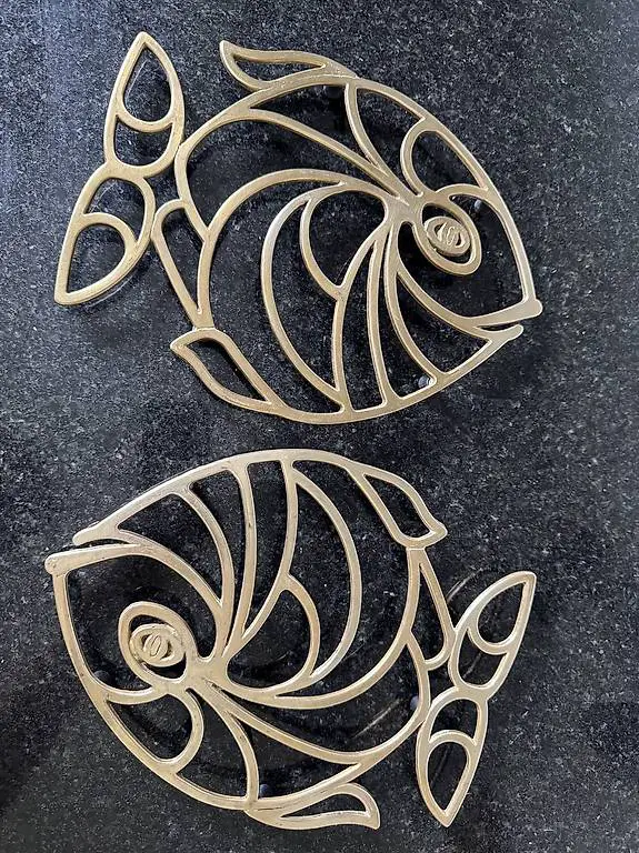 2 Topfuntersetzer Fisch aus Messing