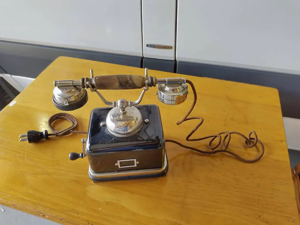 Retro Vintage Kurbeltelefon antikes uraltes Kurbel Telefon