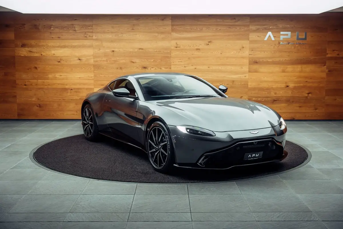 aston martin v8 vantage