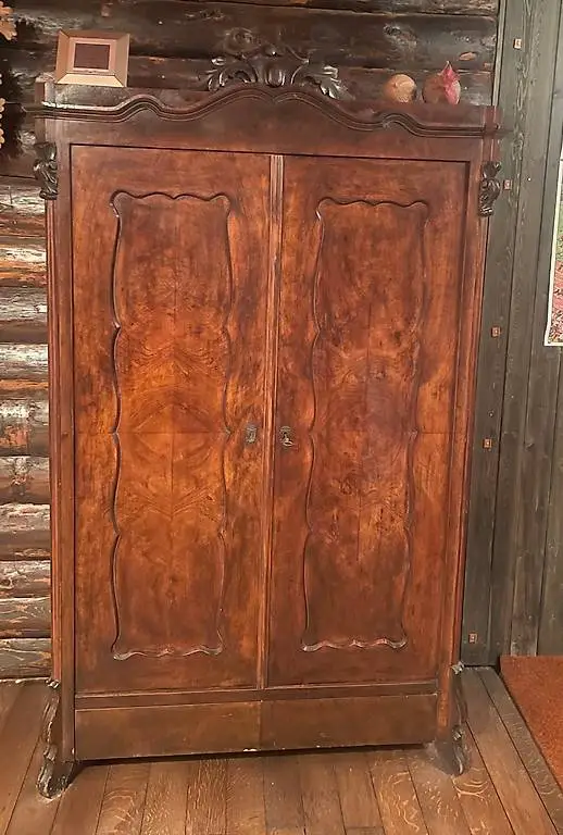 Holzschrank (antik? )