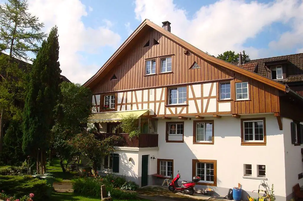 Horgen, Käpfnach. Wohnen im Riegelhaus