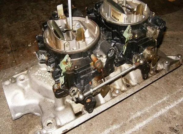 FORD V8 Ansaugspinne Edelbrock 5435 F-28 FORD 289-302-351W