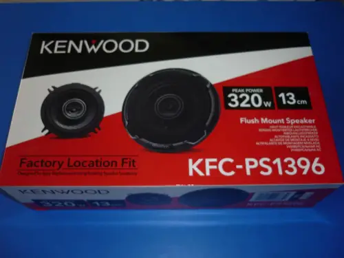 Lautsprecher der "Performance Standard" Serie verbinden