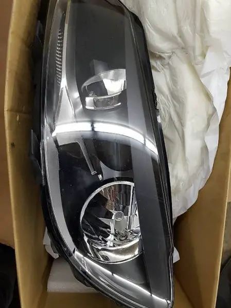 VW Touran Scheinwerfer links