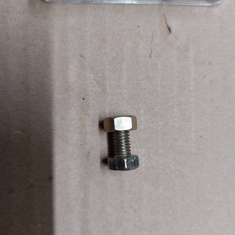 Schrauben mit Muttern M6x10