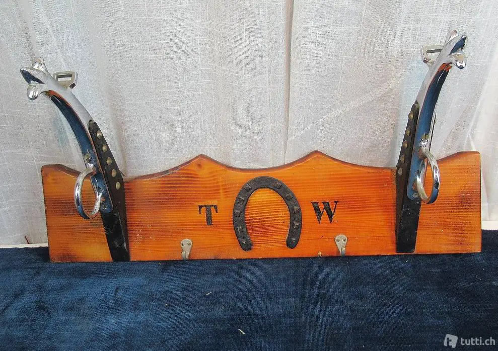  Garderobe Holz Kummet Glarus