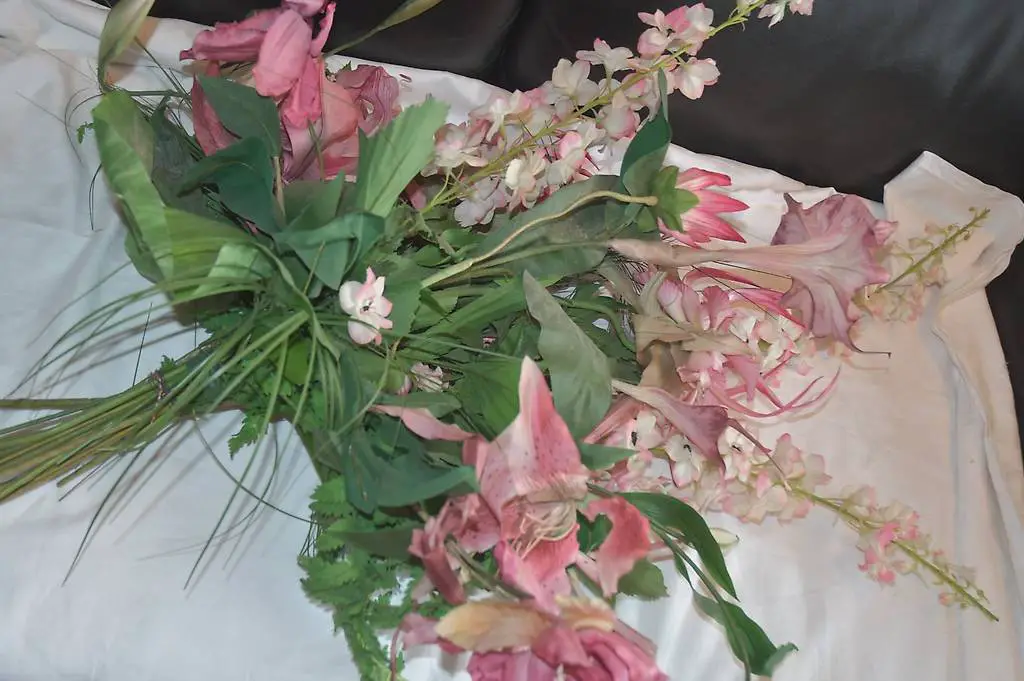 gratis grosse Kunstblumen Stoffblumen zum basteln dekorieren