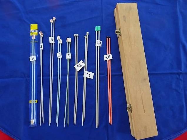 9 Sets STRICKNADELN = total 18Stricknadeln. Preis für alle.