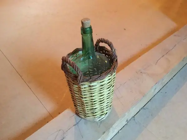 Chianti - Flasche in Korb