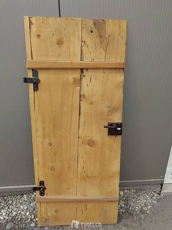 Antike Uralte Zimmertüre 70 x 169 cm alt + urchig aus Davos