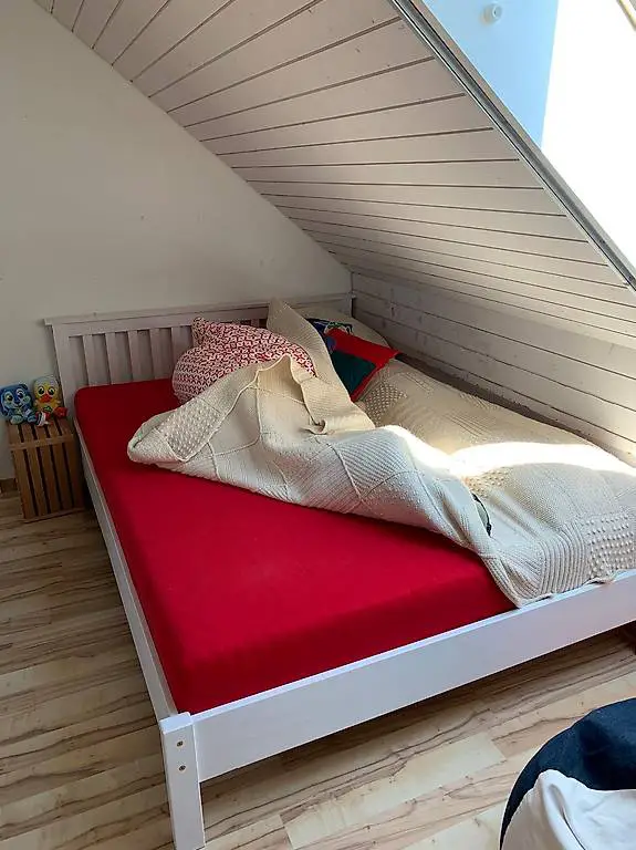 Bett (140x200cm) inkl. Lattenrost und Matratze