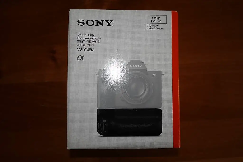 Vertikaler Kameragriff mit Platz für 2 Akkus Sony VG-C4EM