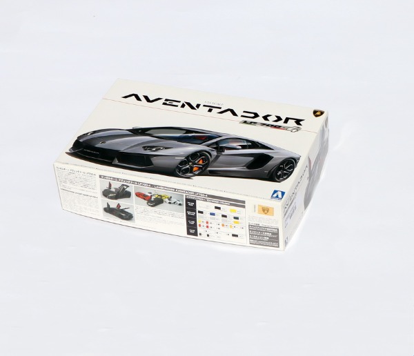Lamborghini Aventador LP 700-4 1:24 von Aoshima