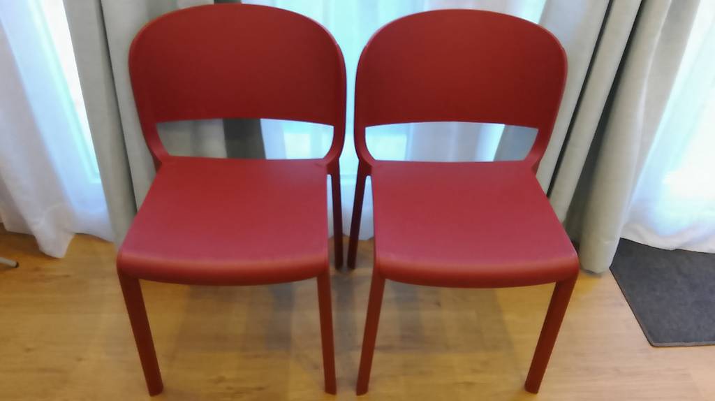 Sedie design in polipropilene 2pz