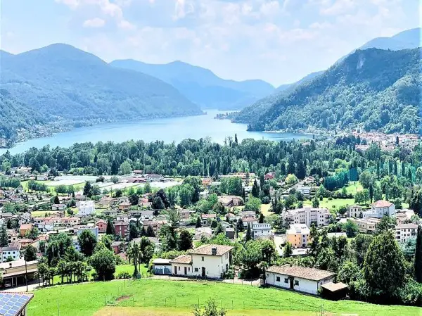  Terreno vista lago con progetto per una villa