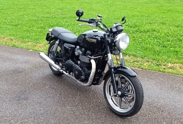 TRIUMPH Bonneville 900