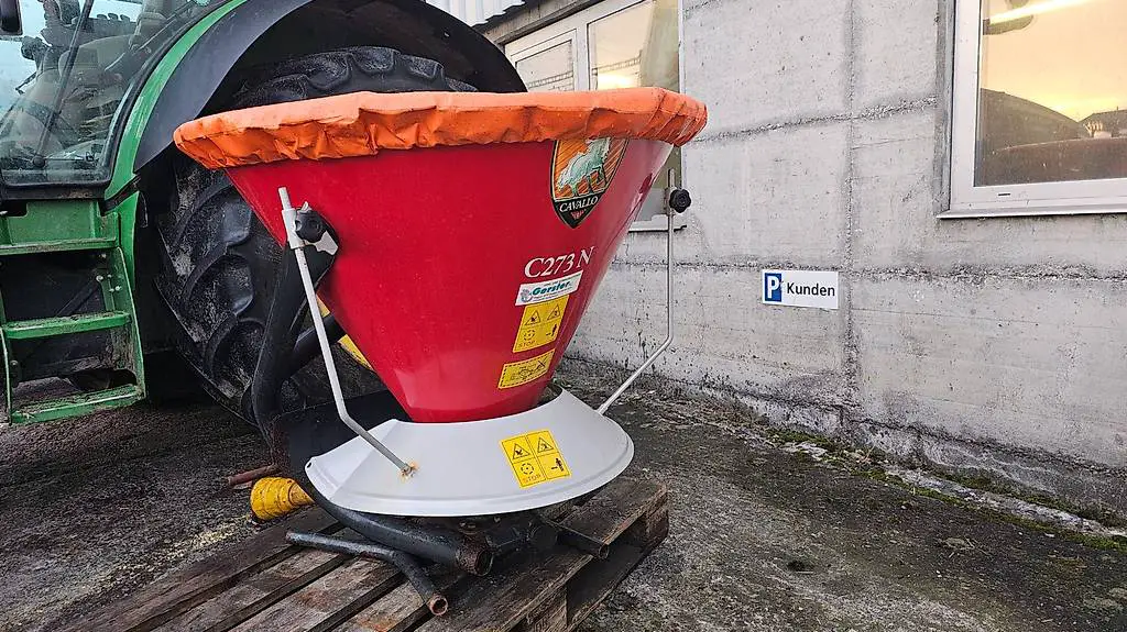 Düngerstreuer, Salzstreuer zu Traktor