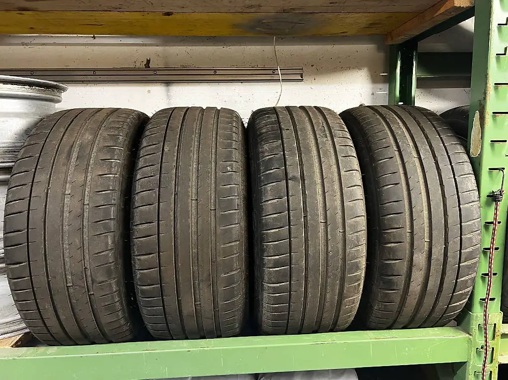 4x Michelin Pilot Sport 4 225/40ZR18 92Y
