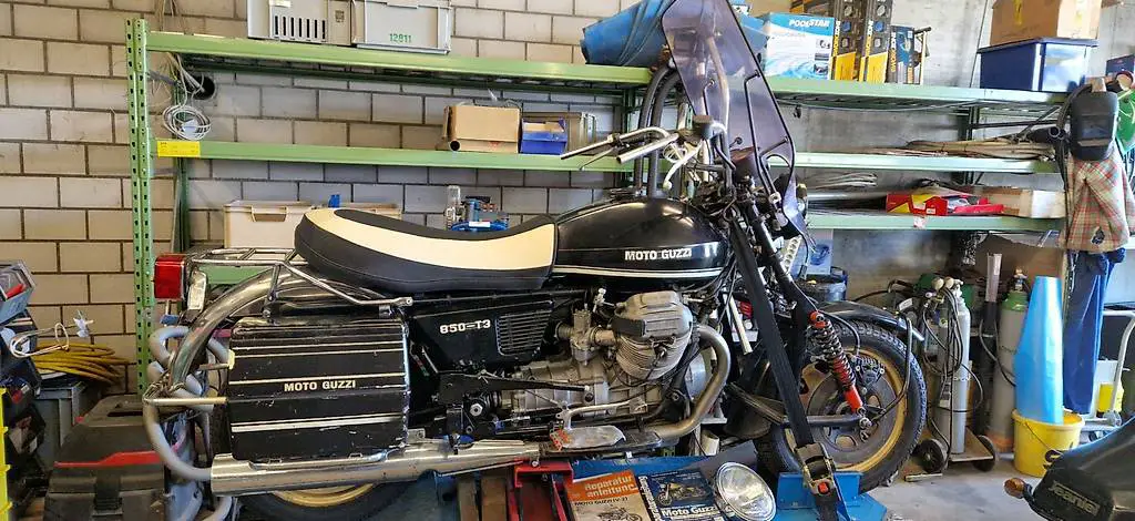 Moto Guzzi VD 850 T3 mit Beiwagen Jeaniel