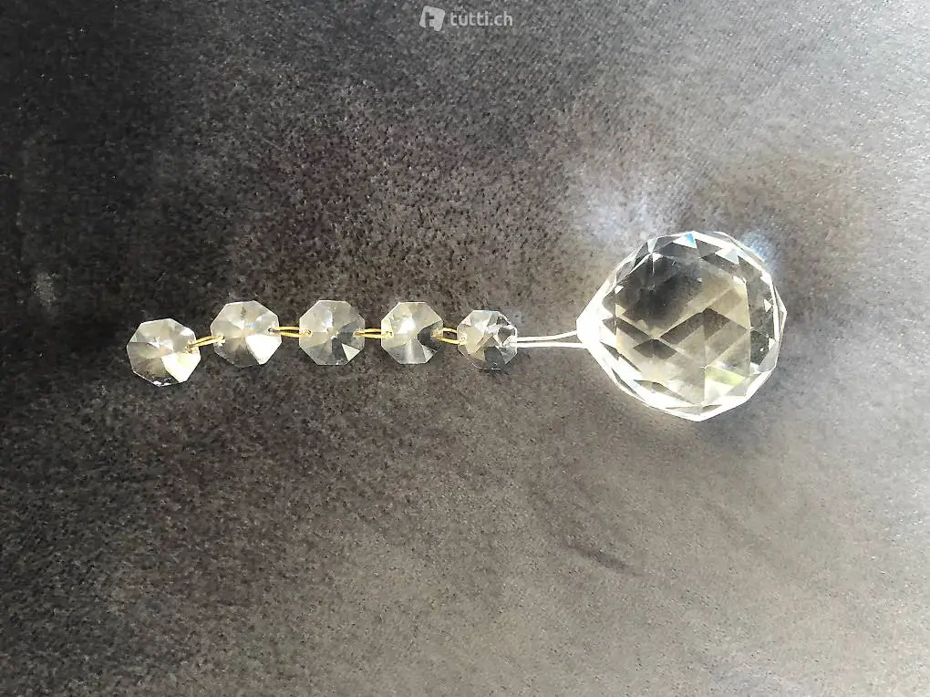 Kristallkugel mit 5Kleinen Kristallen