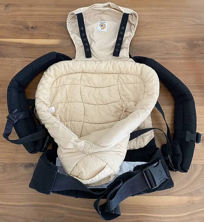 Ergobaby Original Babytrage mit Neugeboreneneinsatz