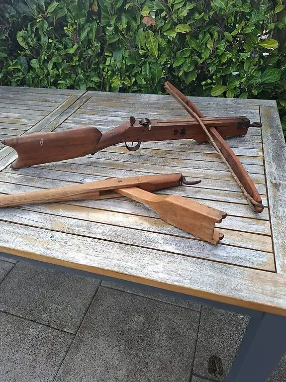 Alte Armbrust mit Spannhebel